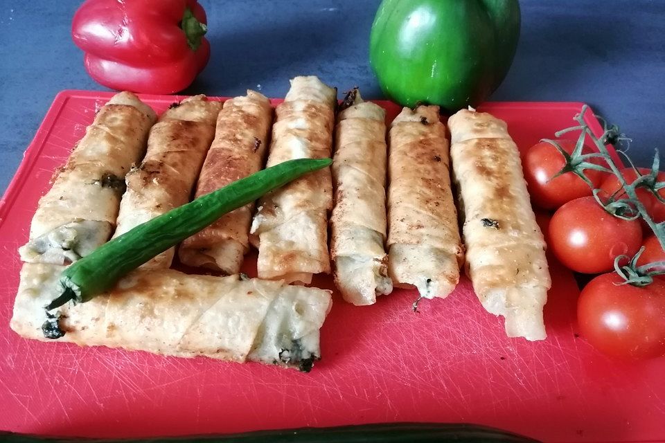 Sigara Börek mit Spinat und Feta Füllung