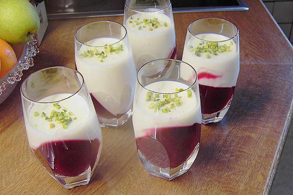 Panna Cotta mit Beerensoße