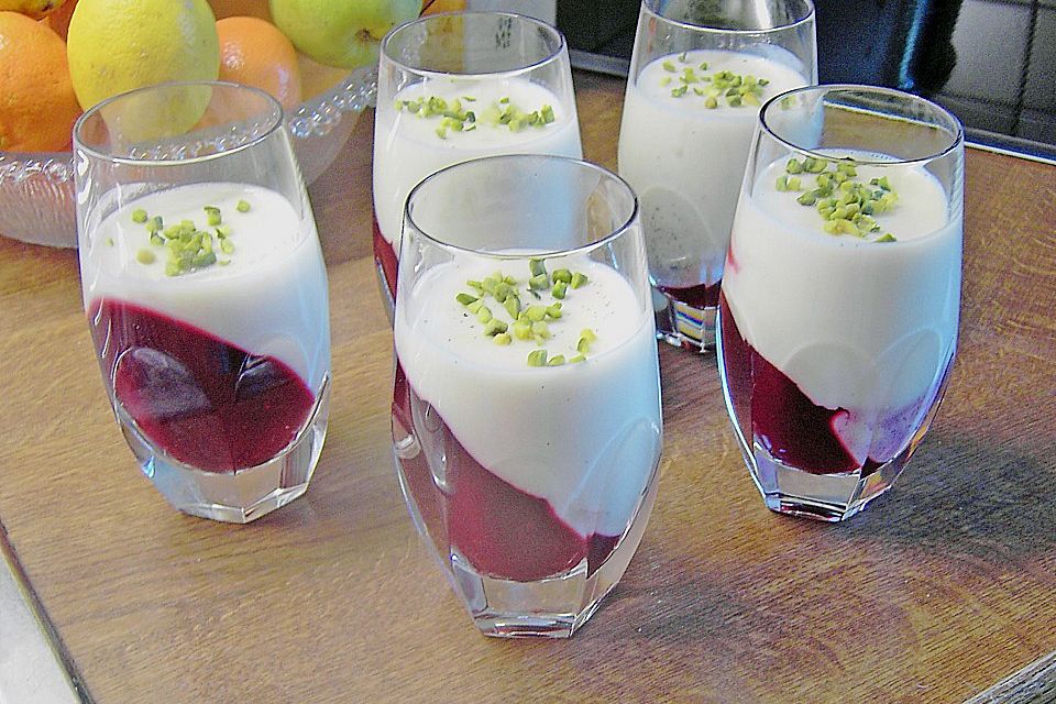 Panna Cotta mit Beerensoße