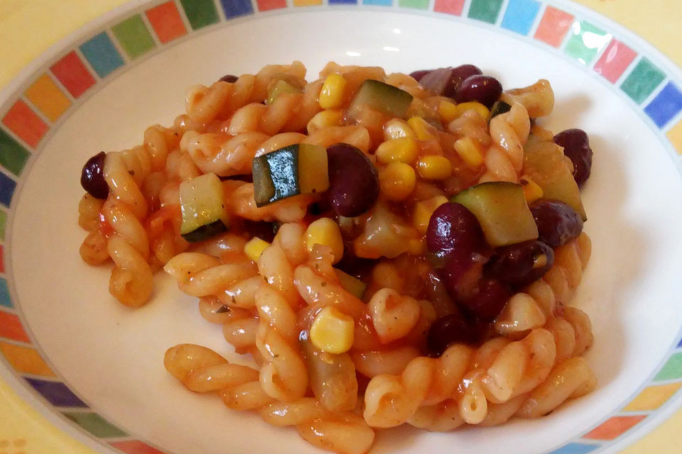 One Pot Pasta mit Zucchini, Tomaten und Kidneybohnen