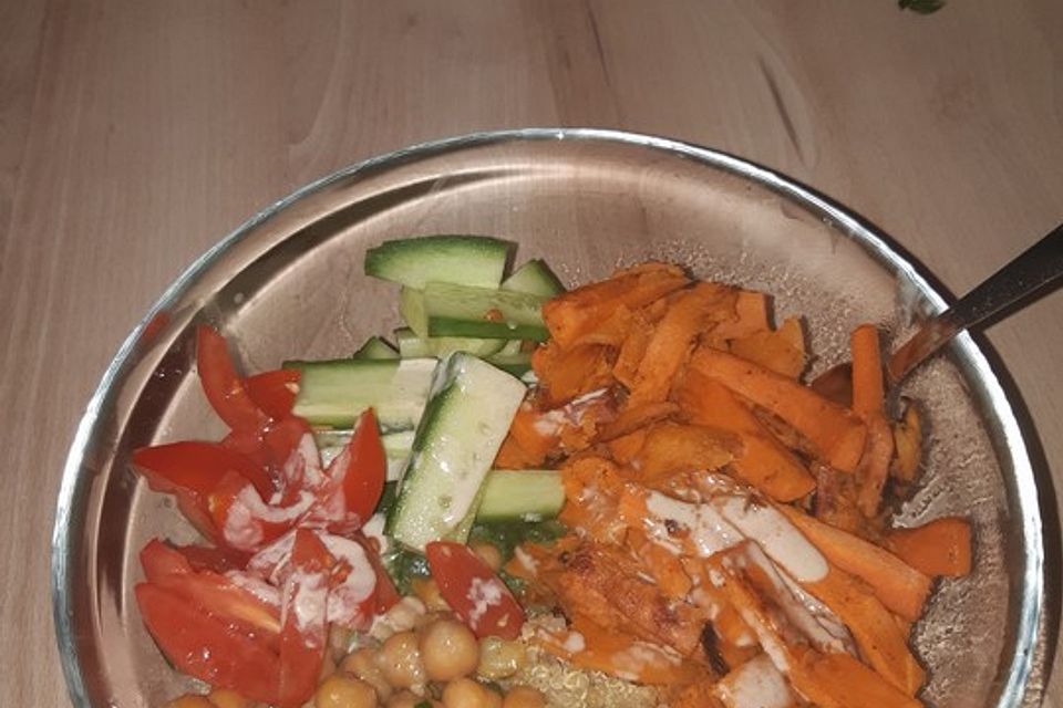 Buddha Bowl mit Tahin