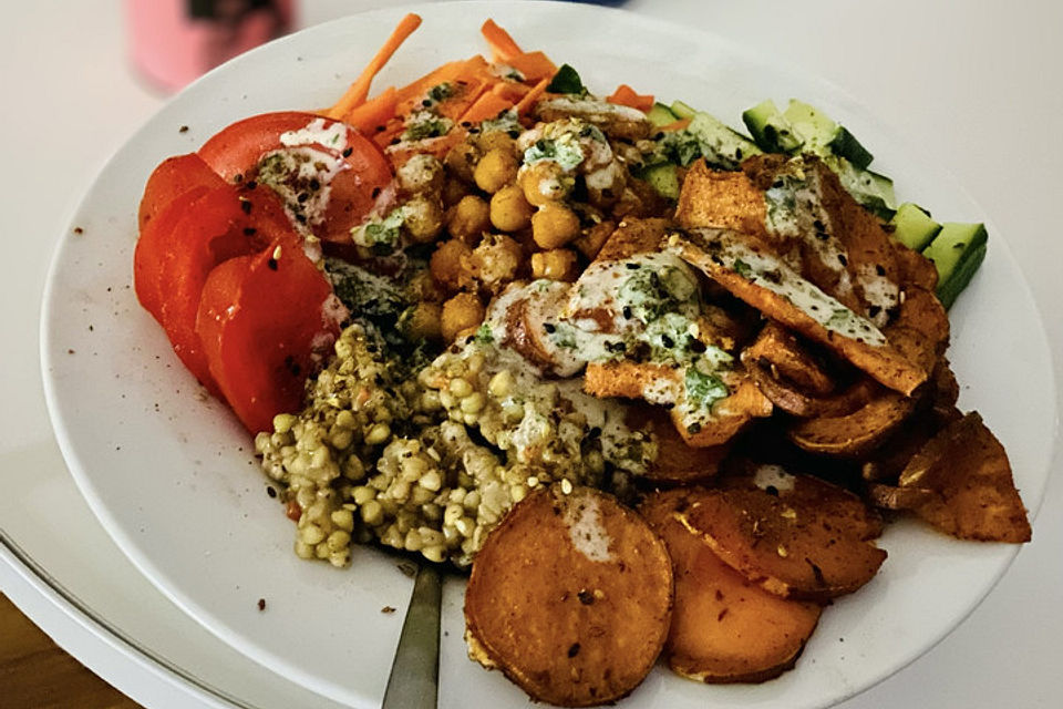 Buddha Bowl mit Tahin