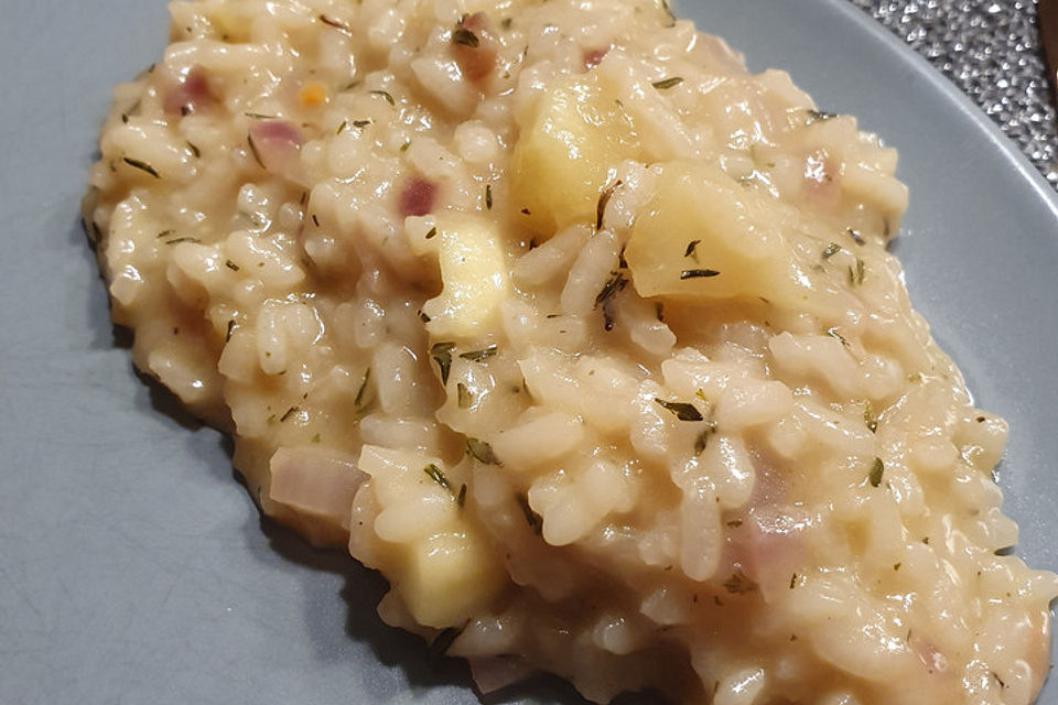 Apfel-Thymian-Risotto an gebratenen Geflügel-Wienern