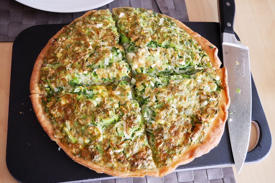 Quiche mit weißem Spargel und Schinken