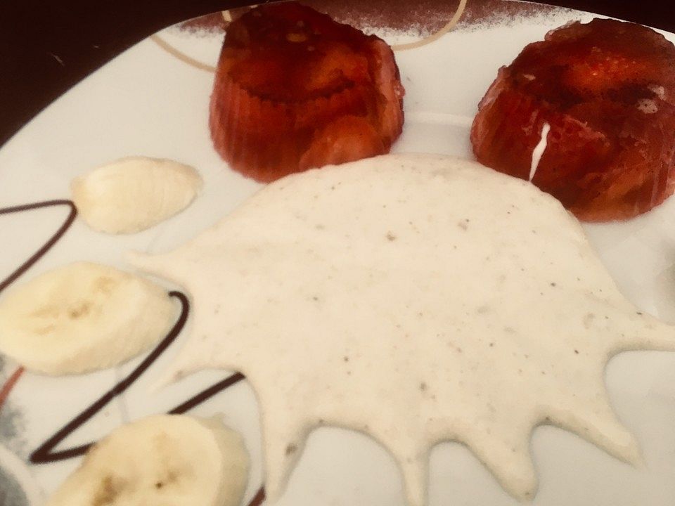 Erdbeeren in Weingelee mit Bananen-Kokoslikör-Creme von movostu| Chefkoch