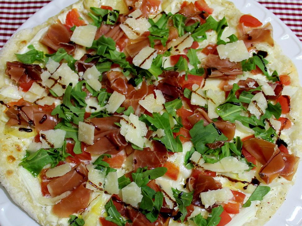 Spargelpizza mit Schinken, Rucola und Pecorino von gypsy0201| Chefkoch