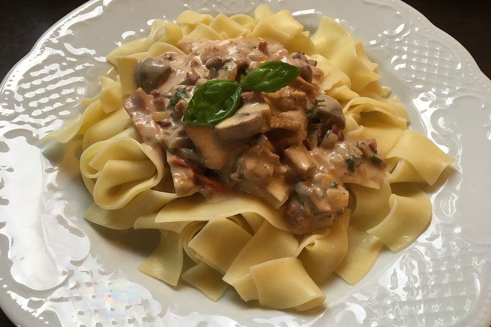 Bandnudeln mit Champignons und Pfifferlingen