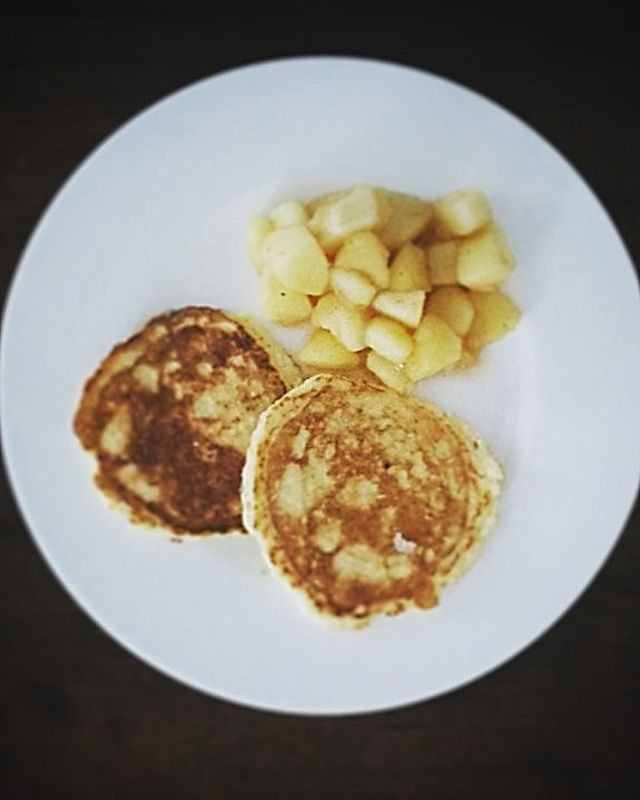 Einfache Pancakes mit Kokosflocken