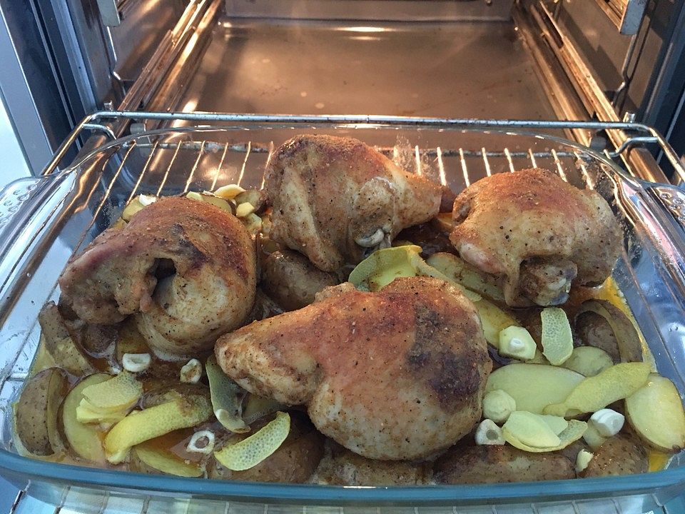 Gefüllte Gewürz-Hähnchenkeulen mit Ofenkartoffeln von KaBa99| Chefkoch