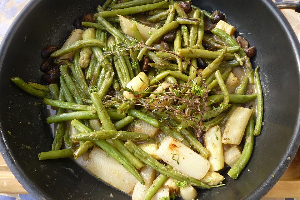 Bohnen mit Spargel und Champignons