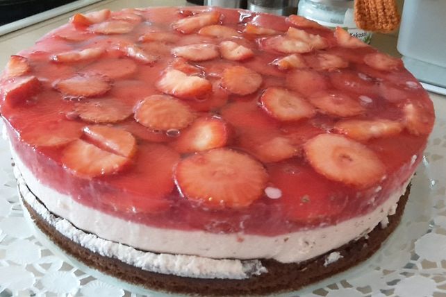 Erdbeersahnetorte mit Erdbeerspiegel à la Dani von Back-Dani| Chefkoch