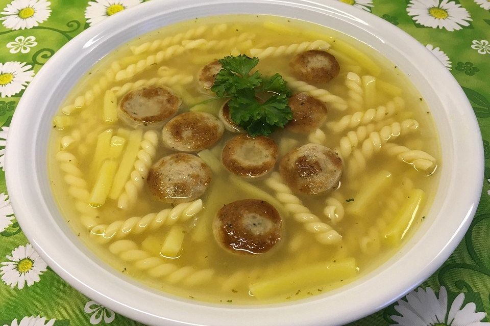 Kartoffel-Nudelsuppe mit Augen Kartoffel-Nudelsuppe mit Augen