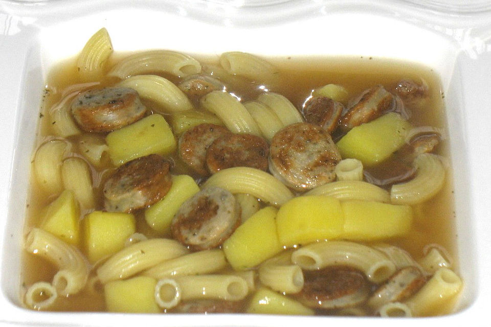 Kartoffel-Nudelsuppe mit Augen Kartoffel-Nudelsuppe mit Augen