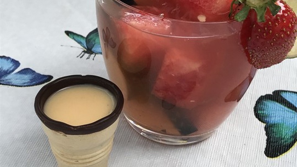 Leckere Erdbeer-Caipi-Rumba-Bowle von Cindelodion