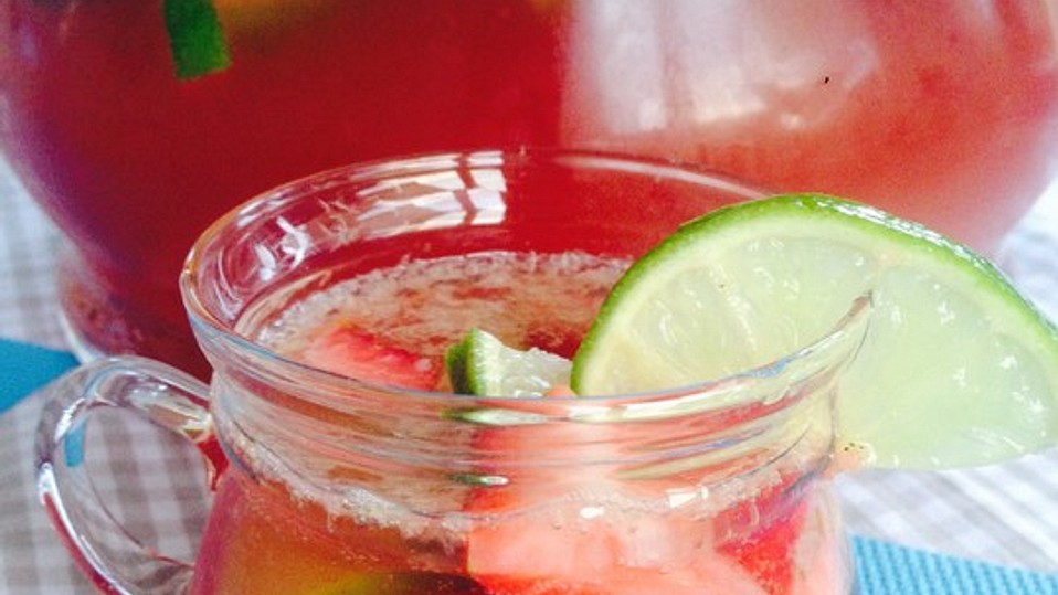 Leckere Erdbeer-Caipi-Rumba-Bowle von Cindelodion