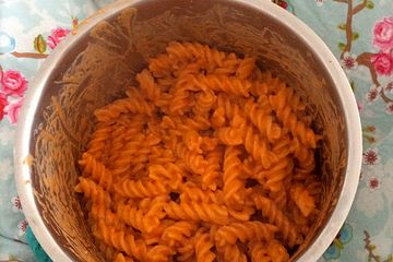 Nudeln mit Studententomatensauce