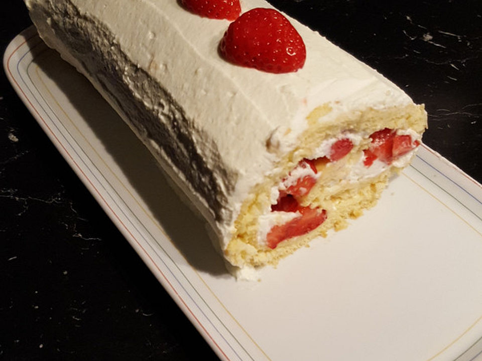 Biskuitrolle mit Erdbeeren super leicht von Ackerwinde | Chefkoch