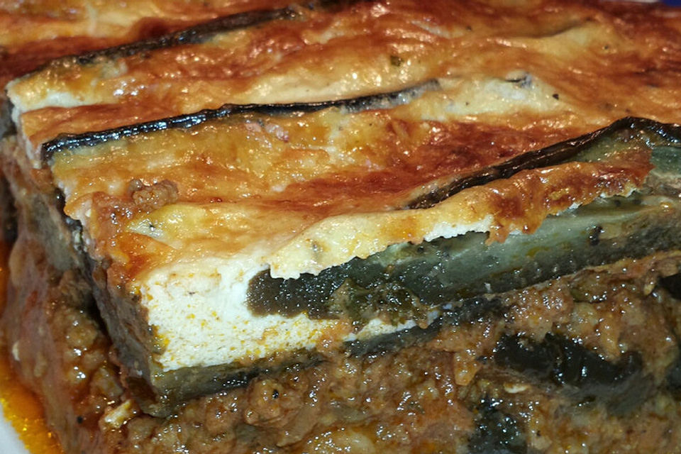 Moussaka mit Ei-Joghurt-Belag