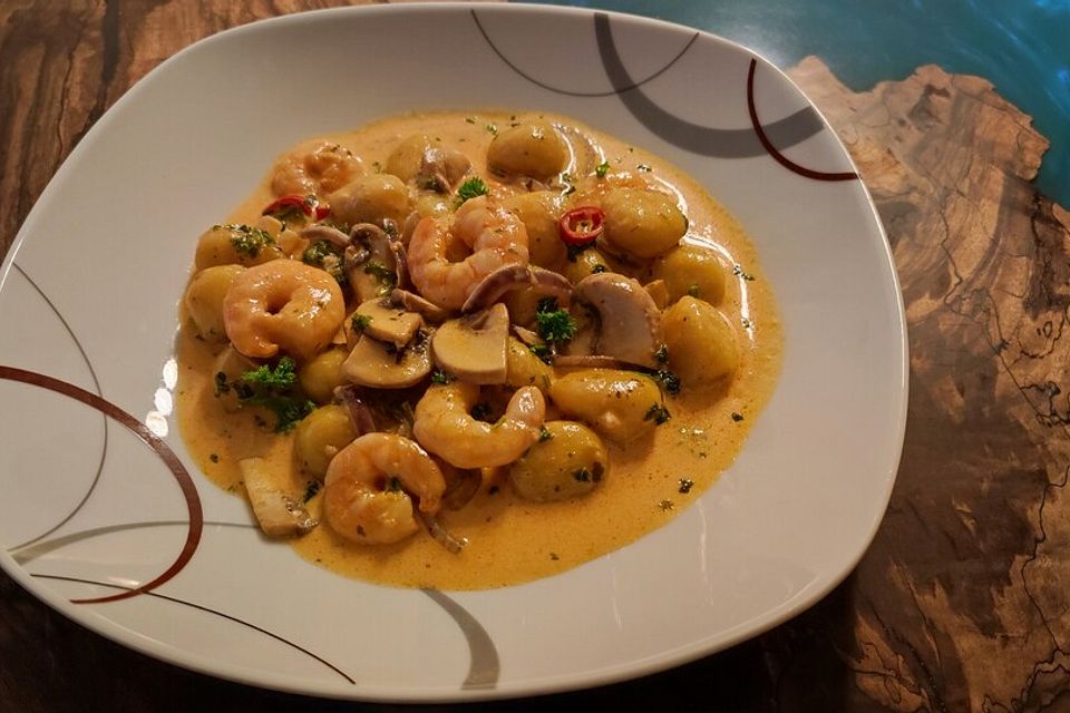 Garnelen-Champignon-Sahnesoße mit Gnocchi