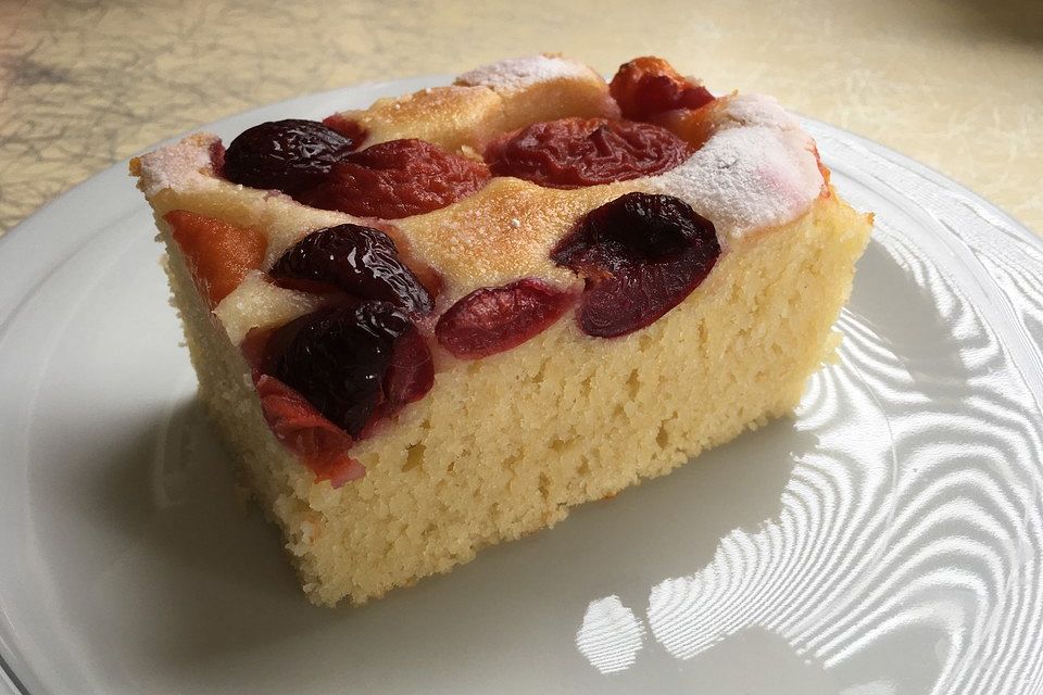 Marillen-Kirsch-Grießkuchen