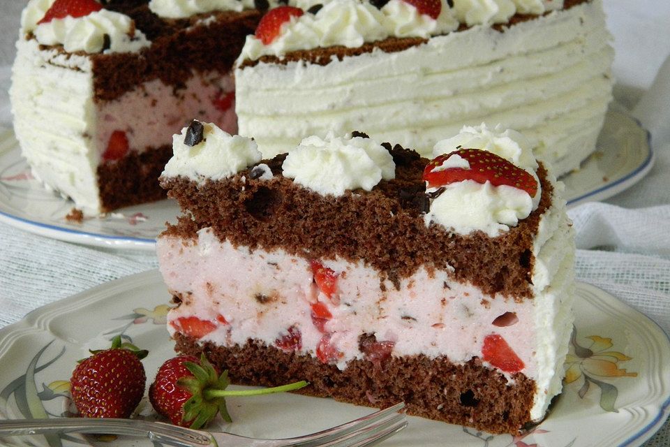 Erdbeer-Stracciatella-Torte