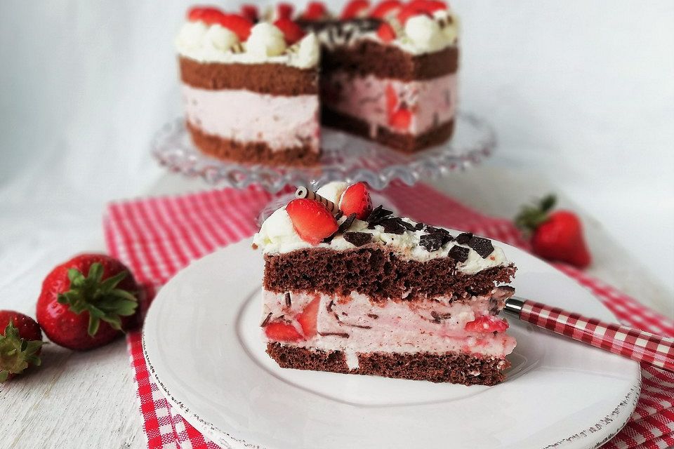 Erdbeer-Stracciatella-Torte