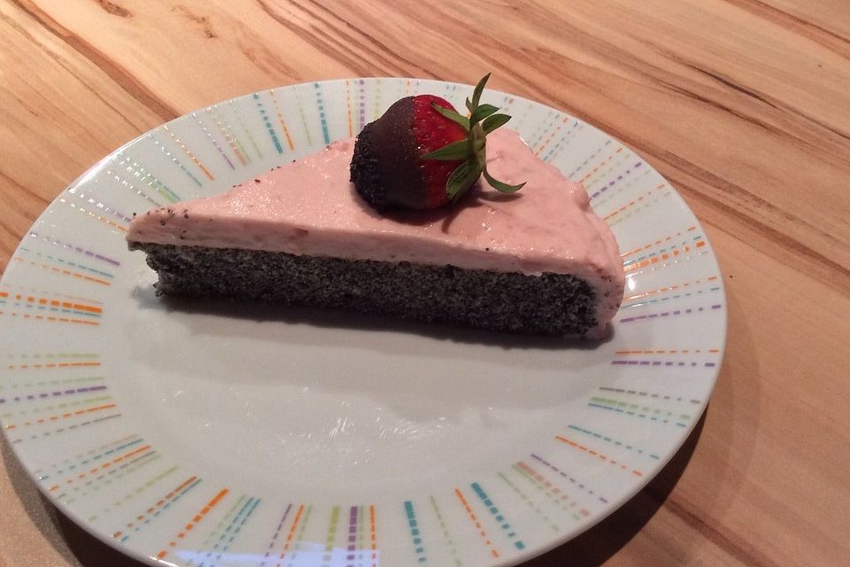 Mohntorte mit Erdbeermousse