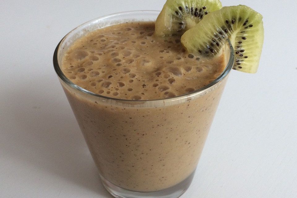 Fruchtiger Kaffee-Kiwi-Smoothie