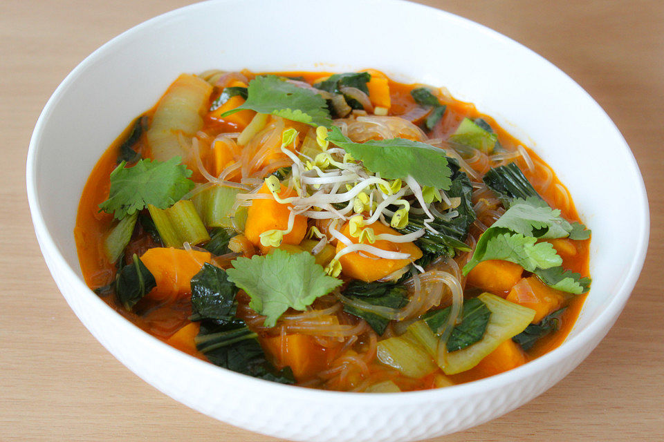 Vegane Thai-Curry Glasnudelsuppe