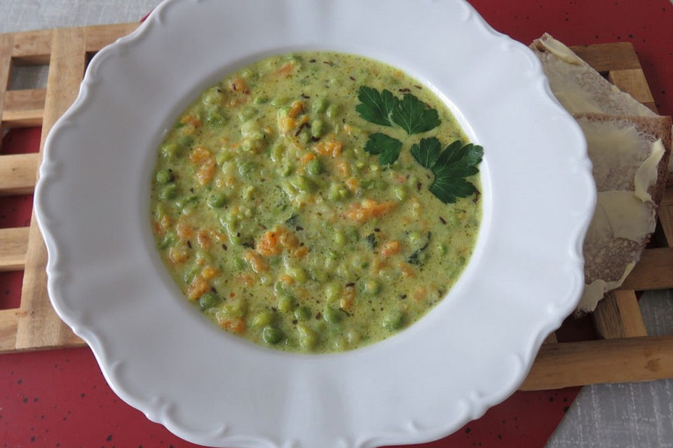 Großmutters ayurvedische Erbsensuppe (vegetarisch)