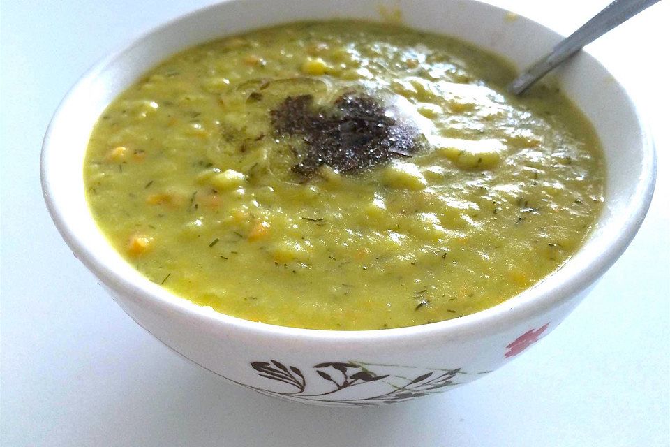 Großmutters ayurvedische Erbsensuppe (vegetarisch)