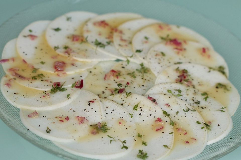 Mairüben-Carpaccio mit Honig-Senf-Dressing