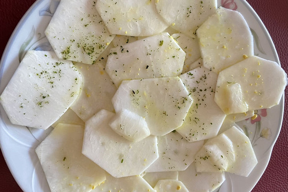 Mairüben-Carpaccio mit Honig-Senf-Dressing