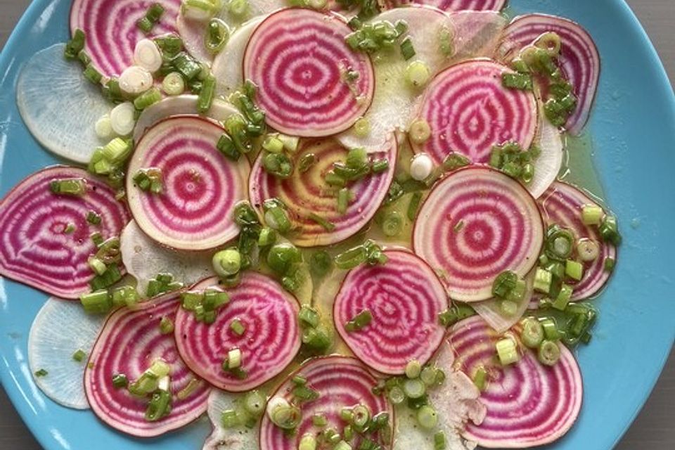 Mairüben-Carpaccio mit Honig-Senf-Dressing