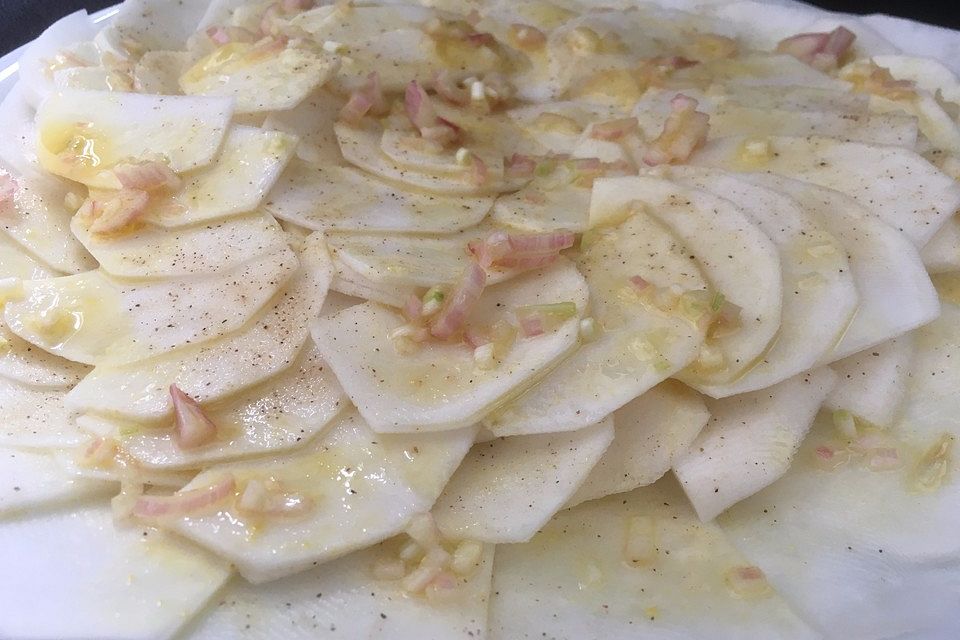 Mairüben-Carpaccio mit Honig-Senf-Dressing