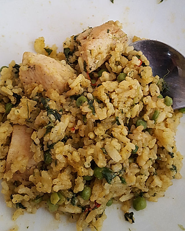 Pikante Curry-Reispfanne mit Hähnchen