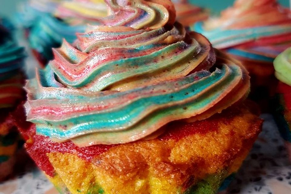 Rainbow Cupcakes und Rainbow Swirl Buttercream Frosting