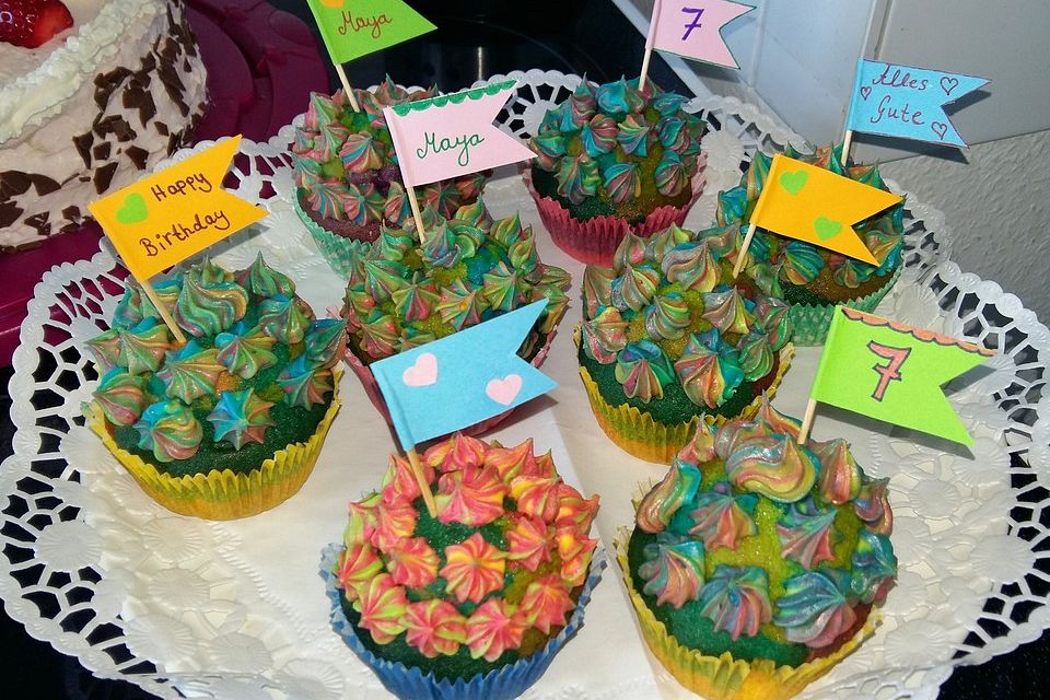 Rainbow Cupcakes und Rainbow Swirl Buttercream Frosting