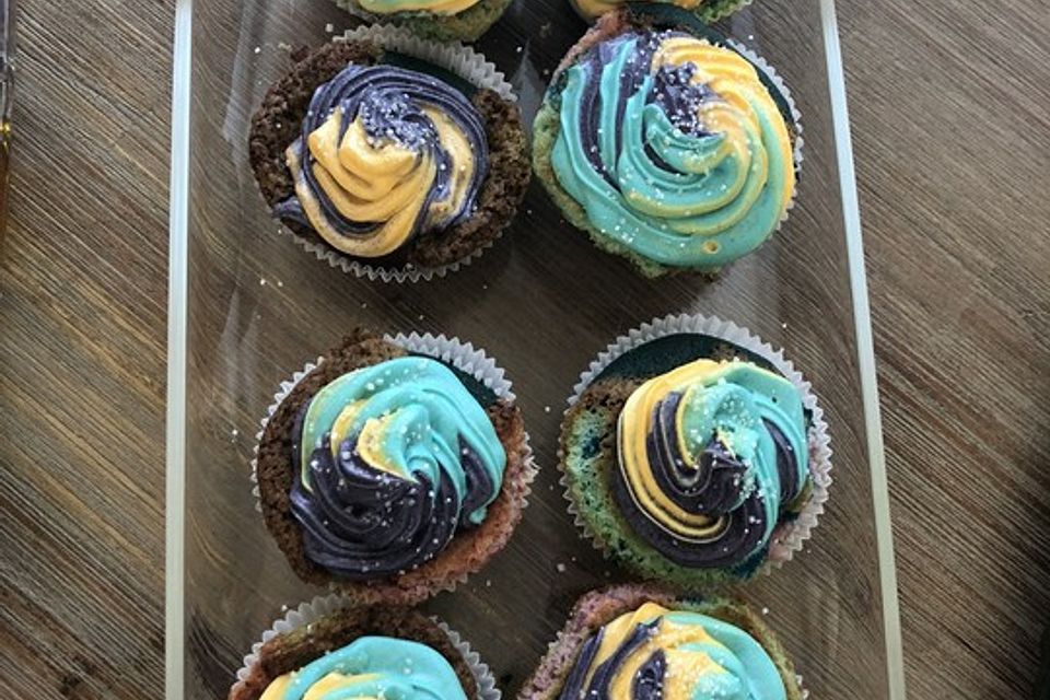 Rainbow Cupcakes und Rainbow Swirl Buttercream Frosting