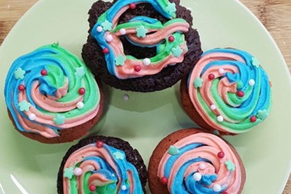 Rainbow Cupcakes und Rainbow Swirl Buttercream Frosting