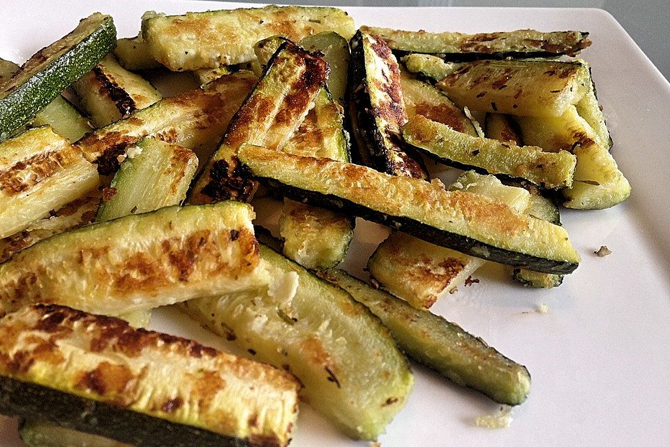 Zucchini-Käse Sticks aus dem Backofen