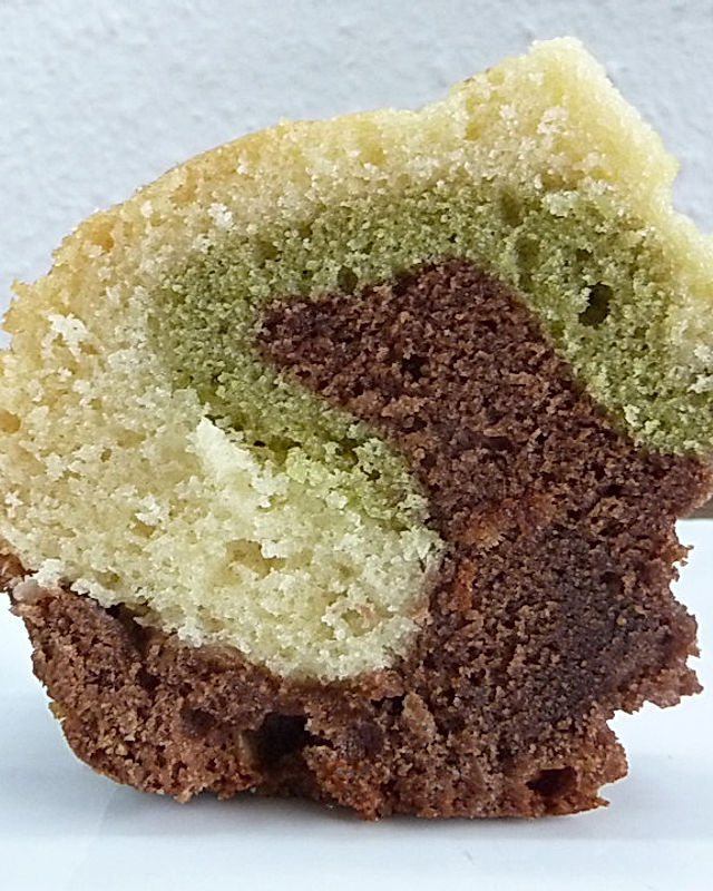 4-Schicht-Marmorkuchen mit Matcha, Nougat, Kokosnuss und Rum