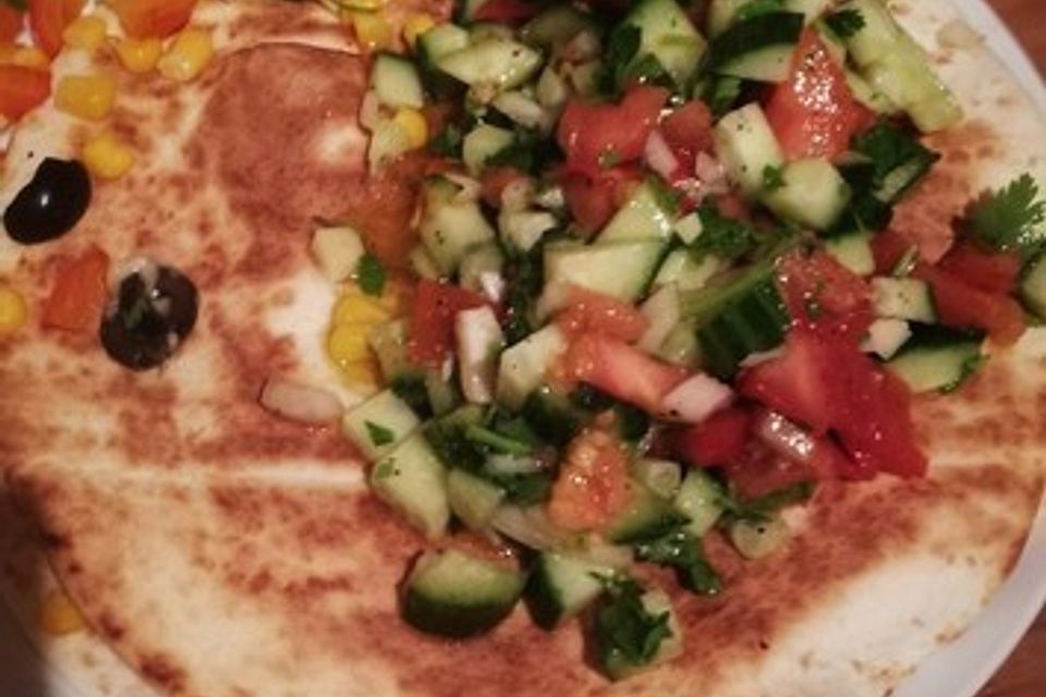 Quesadilla mit Pico de Gallo-Dip