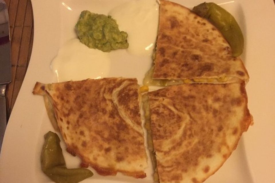 Quesadilla mit Pico de Gallo-Dip