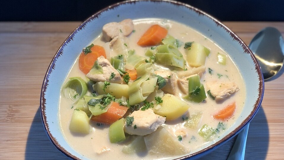 Hähncheneintopf mit Lauch und Kartoffeln von jhin Hähncheneintopf mit Lauch und Kartoffeln von jhin