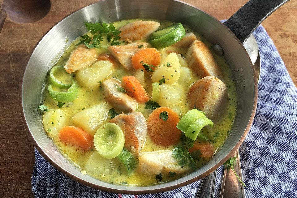 Hähncheneintopf mit Lauch und Kartoffeln