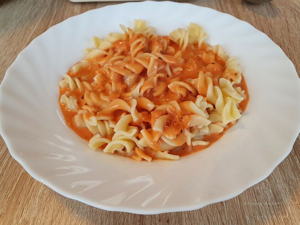 Tomatensoße mit Schmelzkäse und Sahne| Chefkoch
