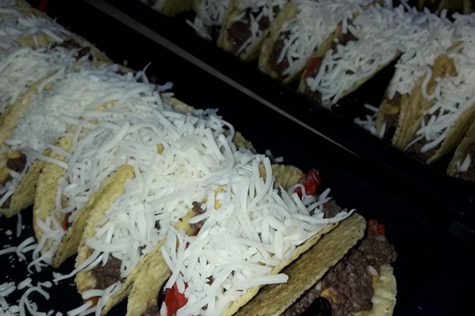 Tacos mit Hackfleisch und Schafskäsecreme