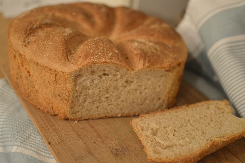 Grießbrot mit Hefe und Molke