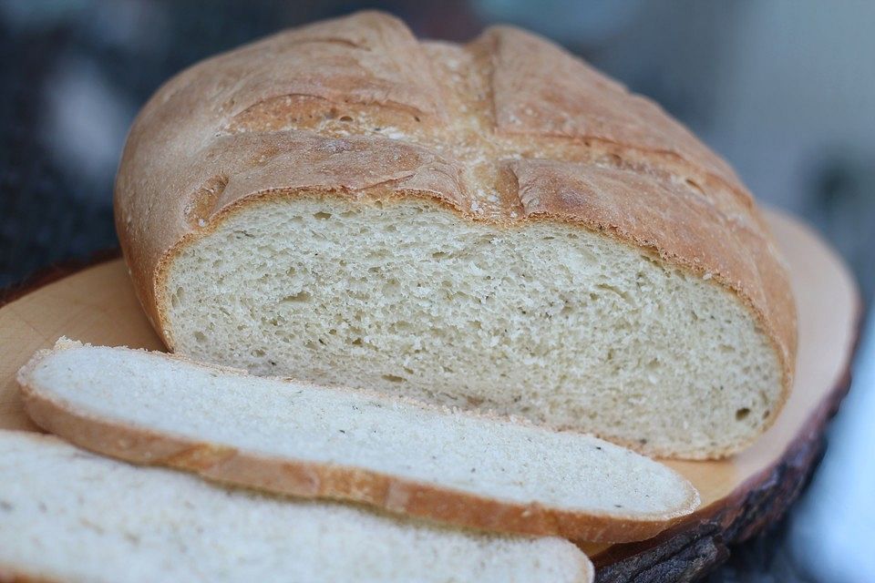 Grießbrot mit Hefe und Molke